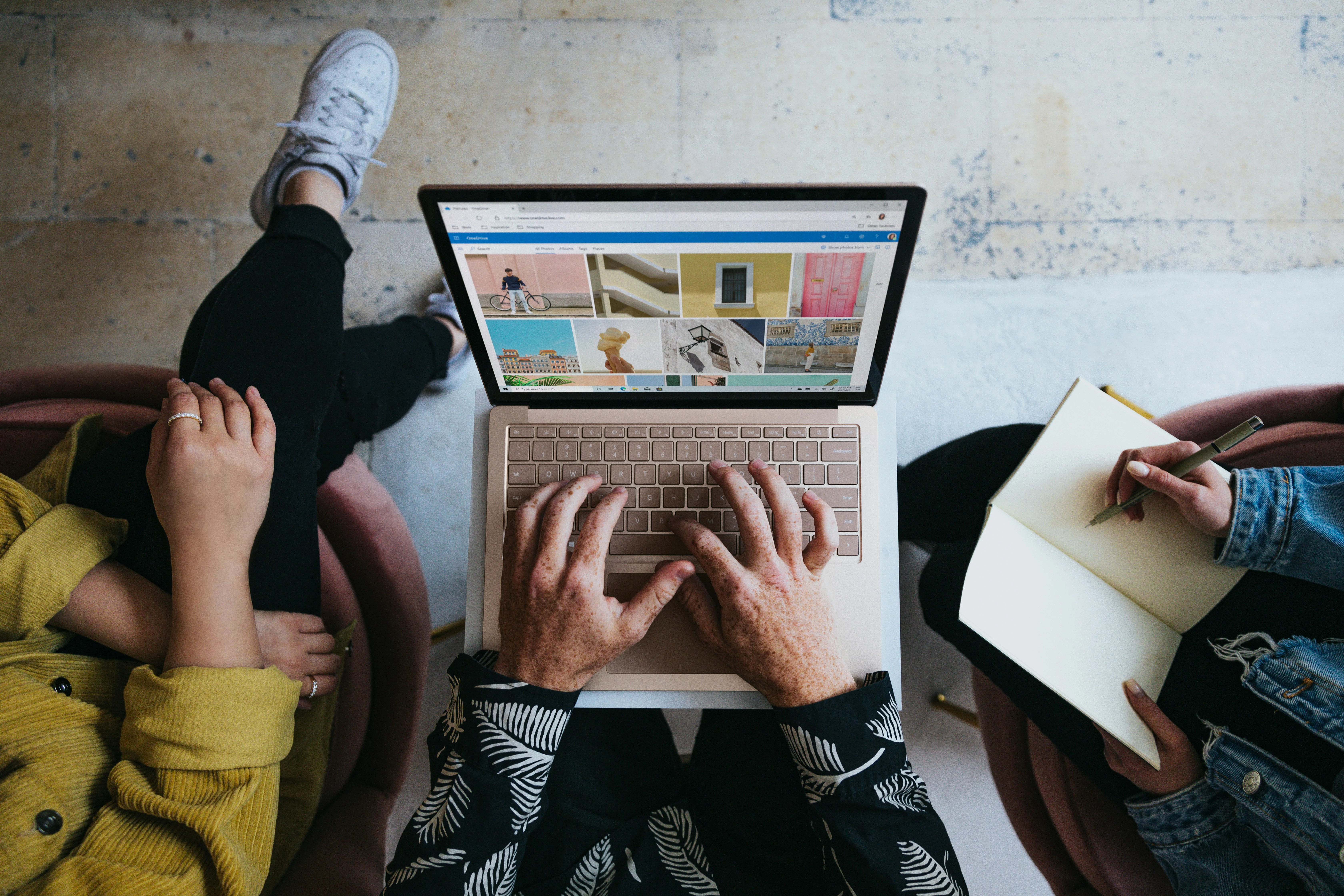 Keywords for advertising resume with 75+ ATS skills and real examples